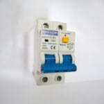 قواطع تسريب أرضي ثلاثي ٦ كيلو أمبير مالڤيرن